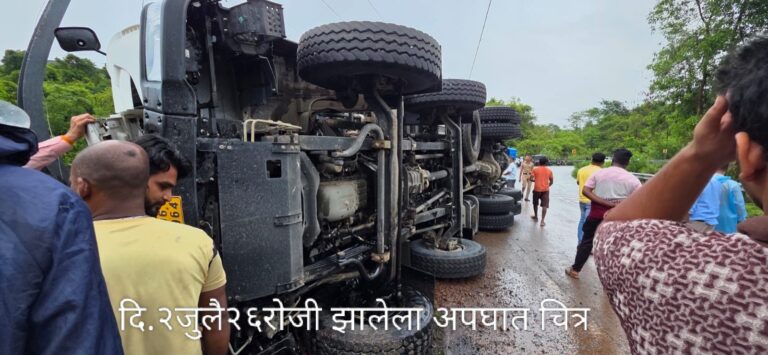 इंदापूर -आगरदांडा रस्ता मृत्यूचा ठरतोय सापळा.? *तळा तारणे अवघड वळणावर पुन्हा अपघात; *कंत्राटदार आणि प्रशासनाच्या दिरंगाईमुळे निष्पापांचे किती बळी घेणार?
